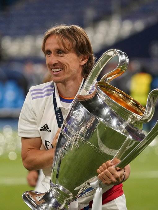 米体：尽管难以在尤文四后卫体系中获得位置，但加蒂不想离队