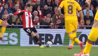 连锁反应！巴萨交易间接阻碍C罗，新月锁定莱万，争冠更难了