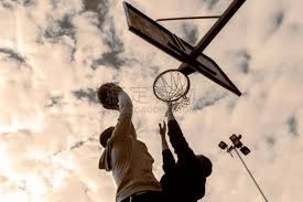 网球冷门不断！紫薇翻车，19岁女将KO斯瓦泰克，中国金花进4强！